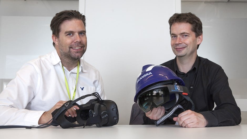 Henrik Ljungberg på Skanska och Anders Lundgren på Information Experience reder ut skillnaderna mellan VR (till vänster) och AR-teknik.