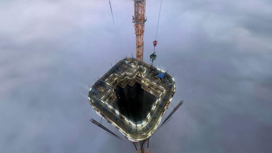 The cable tower in Karlskrona stretches 200 meters into the air and is the tallest structure cast using sliding mold technology in Sweden. The cable tower in Karlskrona stretches 200 meters into the air and is the tallest structure cast using sliding mold technology in Sweden.