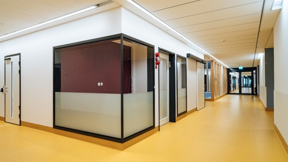 Corridor view towards the administration area – Photographer Kristoffer Marchi Corridor view towards the administration area – Photographer Kristoffer Marchi