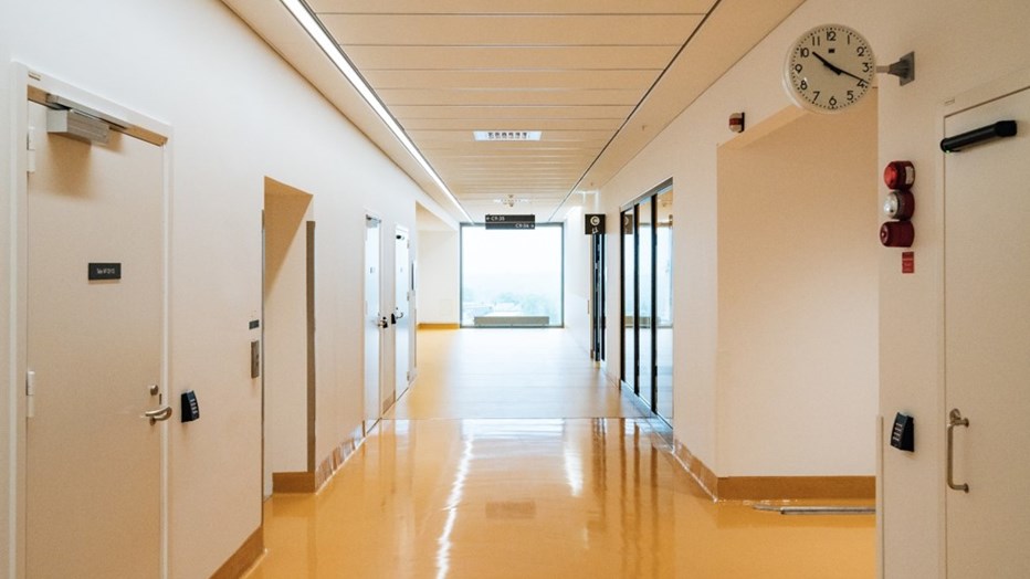 Corridor outside the ward department view of installation shafts – Photographer Kristoffer Marchi Corridor outside the ward department view of installation shafts – Photographer Kristoffer Marchi