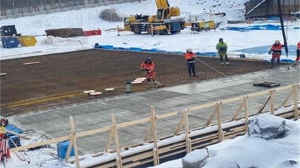 Bottenplattan till labbet är av grön betong.