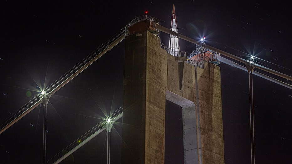 The height of the pylons is 180 meters. They are crowned by 12 meter high glass pyramids. The height of the pylons is 180 meters. They are crowned by 12 meter high glass pyramids.