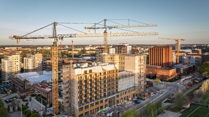 Det byggs mycket på Lindhagen vilket lyftkranarna vittnar om.