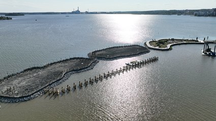 Skanska har byggt tre vågholmar vid Öster Mälarstrand i Västerås.